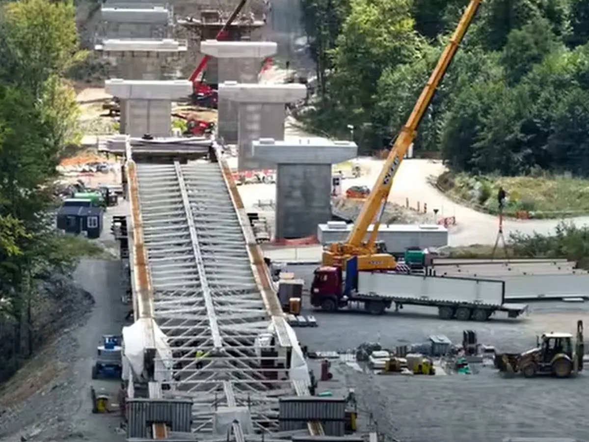 Pe ciotul Cornetu-Tigveni al celei mai așteptate autostrăzi din România, Pitești - Sibiu, lucrările au ajuns la 15% - Foto: captură video