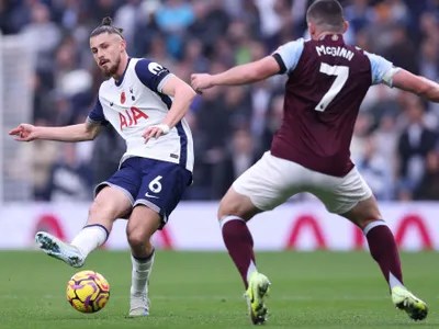 Nota primită de ”stânca” Drăgușin, după ce Tottenham a făcut spectacol cu liderul din Champions League! Ce au scris englezii