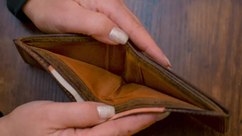 Ce taxe și amenzi cresc de la 1 ianuarie 2024, odată cu creșterea salariului minim pe economie? - Foto: Profimedia images