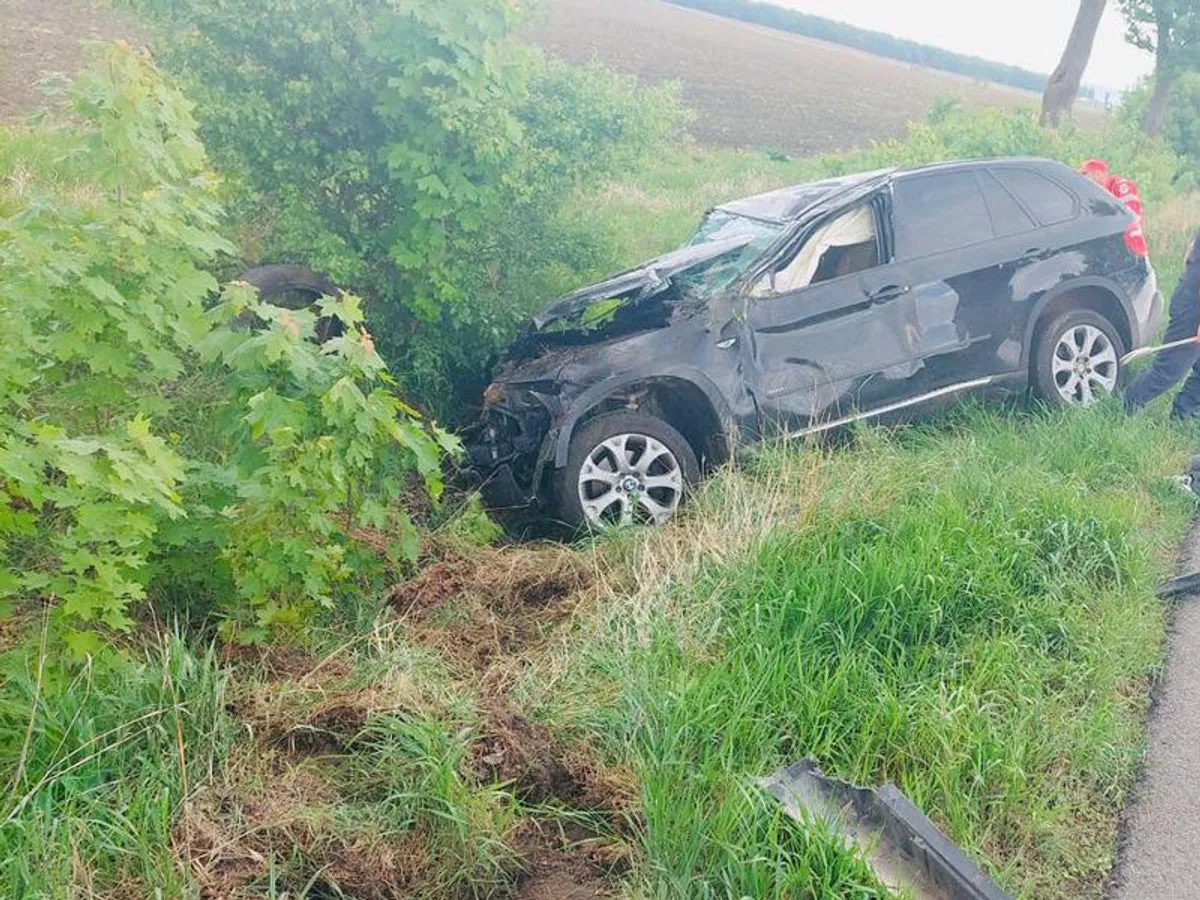 Un șofer iese din parcare fără să se asigure și e spulberat de un SUV. Avea 78 de ani. / Foto: bzi.ro