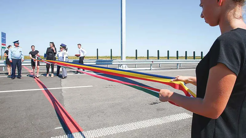 FESTIVISM De multe ori, o tăiere de panglică la lucrări de infrastructură neterminate a dus la plata unor despăgubiri de milioane de euro - Foto: INQUAM PHOTOS/ Virgil Simionescu