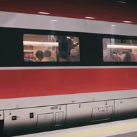 Certificatul COVID-19 a devenit obligatoriu în Italia pentru călătoriile cu autocarul și trenul/FOTO: Unsplash