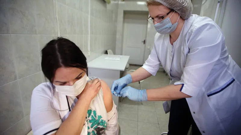 Alertă în sectorul 1: Jumătate din locuitori sunt vaccinați, la cea mai mare incidență din țară / FB