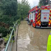 Carosabilul s-a inundat la Gara Sinaia. ISU evacuează apa - Foto: ISU Prahova