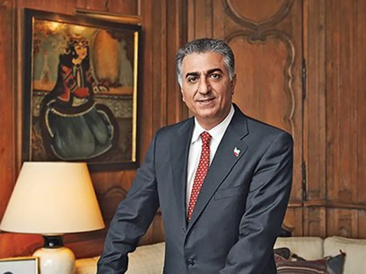 Astăzi, Pahlavi trăiește în exil cu familia sa, în Washington, D.C.
