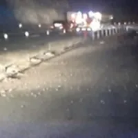 Autocarul a ars în întregime. FOTO: Captură video