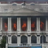 Protestul Gen-Z. Parlamentul de la Kathmandu, în flăcări - Foto: Profimedia Images