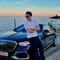 Rămas fără permis după ce a zburat cu Porsche-ul, Selly și-a luat Maybach de 250.000€ cu șofer - Foto: click.ro