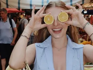 Iubita fotbalistului român de 5.000.000 €, fotografii ”la limită”! FOTO A șters imediat o poză