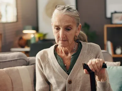 Pensionar care are o pensie mică - Foto: Freepik