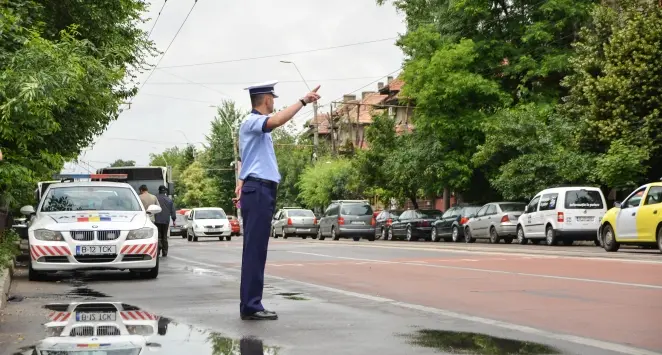 Un tânăr de 20 de ani a murit după ce a intrat cu maşina / politiaromana.ro