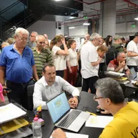 Minciună cât „casa”, marca Simion de la AUR: Vă promit case fictive și vă iau datele personale  - FOTO: Facebook/ AUR (rol ilustrativ)