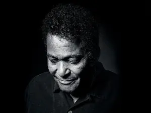 CÂNT CEEA CE VREAU Charley Pride a început să înregistreze în 1965. În momentul său maxim comercial din anii ‘70, i-a surclasat pe ceilalți artiști din RCA Records, cu excepția lui Elvis Presley