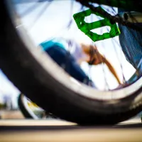 Un biciclist din Bucureşti a fost dus de un şofer, pe capota maşinii, până la poliție/FOTO: Pixabay