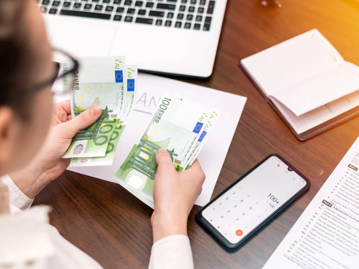 Salariul crește pentru unii angajați - Foto: Freepik (rol ilustrativ)