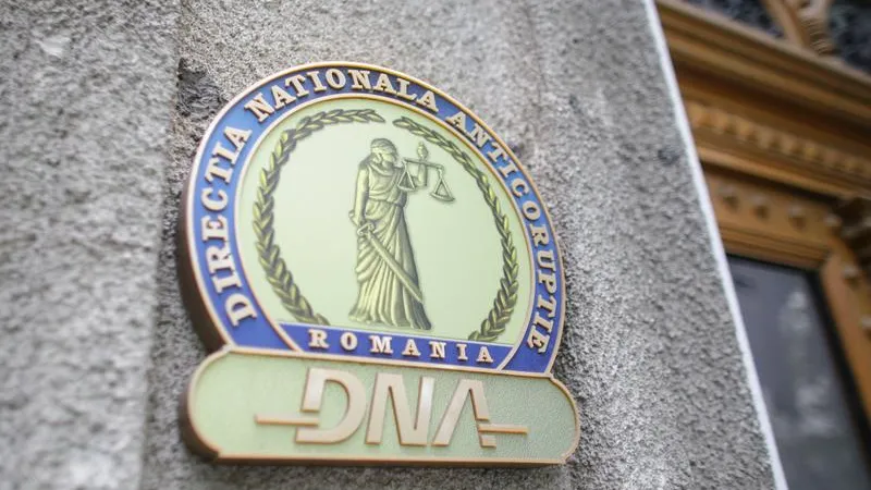 DNA bate la poarta Primăriei Otopeni. / FOTO: Inquam Photos / Octav Ganea