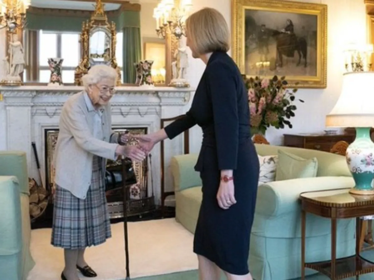 Regina Elisabeta a II-a și Liz Truss, noul premier britanic-   Foto: Twitter @RoyalFamily