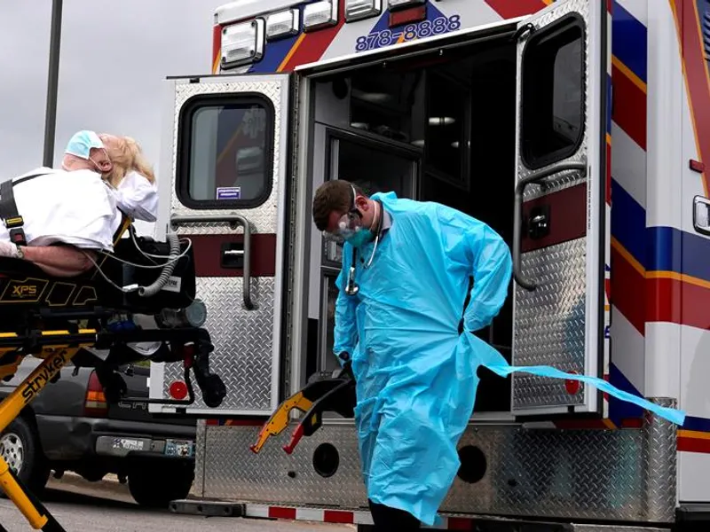 În Los Angeles, ambulanțierii decid la fața locului cine ajunge la spital/FOTO: Reuters