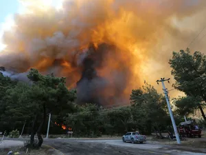 Turcia încă se luptă cu incendiile de vegetație care afectează multe regiuni/FOTO: Agerpres