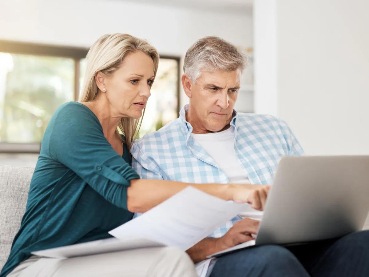 Pensionari supărați la pensie - Foto: Freepik