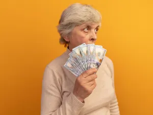 Nu ajută anii cumpărați la pensie. În ce condiții vechimea plătită aduce mai mulți bani? Foto: Freepik (fotografie cu caracter ilustrativ)