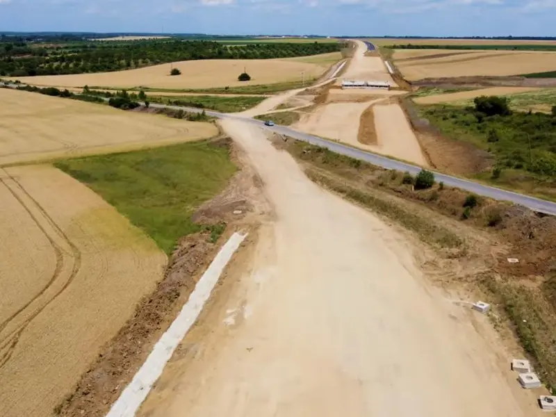 „Minune” pe Autostrada Ford? 32 km trebuie terminați în august 2024, s-a ajuns abia la 50% - Foto: captură video