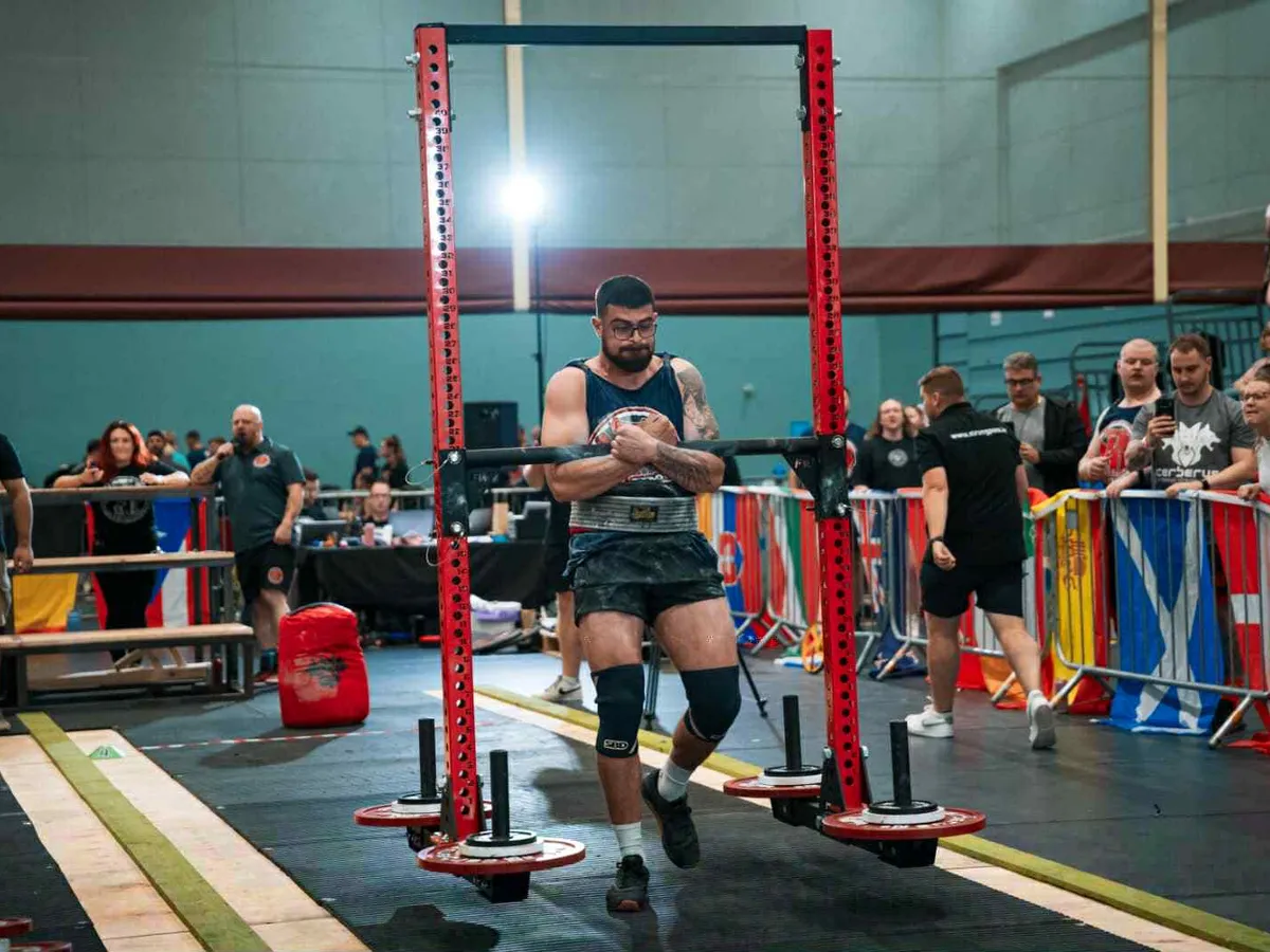 EXCLUSIV Cine e românul campion modial la &quot;Strong Man&quot; Jr. Cum se antrenează și ce greutăți ridică