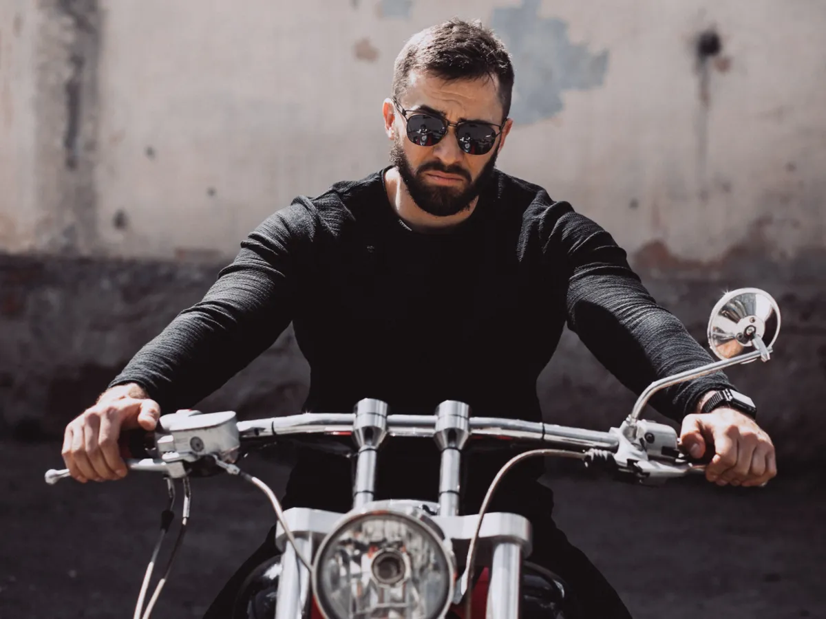 16.000 lei amendă unui motociclist care a depășit neregulamentar de 13 ori. A rămas fără carnet pentru doi ani