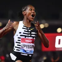 Atleta kenyană Faith Kipyegon a doborât recordul mondial la 1.500 de metri, fiind cronometrată în 3 min 49 sec 11/100 - Foto: Profimedia Images
