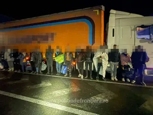 Încă un lot de migranți în vama Nădlac II. Peste 90 de cetăţeni străini, au încercat să treacă vama - Foto: Poliția de Frontieră