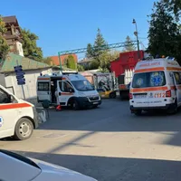 Situaţie dramatică: bolnavii aşteaptă în ambulanţe eliberarea unui pat la Iași/FOTO: ziaruldeiasi.ro