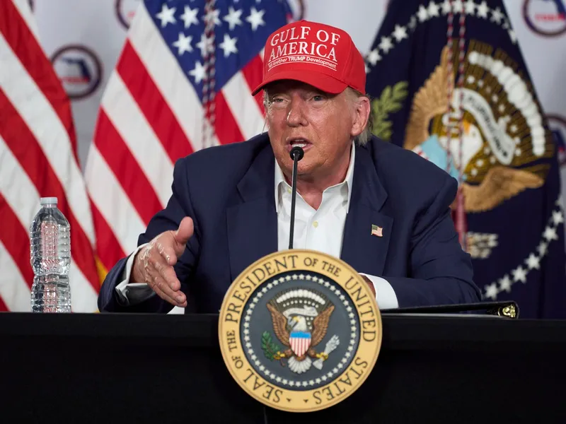 Trump, în vizita la închisoarea „Alcatrazul cu aligatori”: „Cine evadează, va fi fugărit crocodili" - Foto: Profimedia images