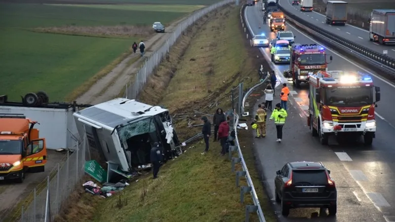 Autocar cu români, implicat într-un grav accident în Slovenia. / Foto: sobotainfo.com