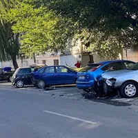 O șoferiță neatentă a lovit șapte mașini parcate. Ce amendă a primit femeia? - Foto: Ziarul de Vrancea