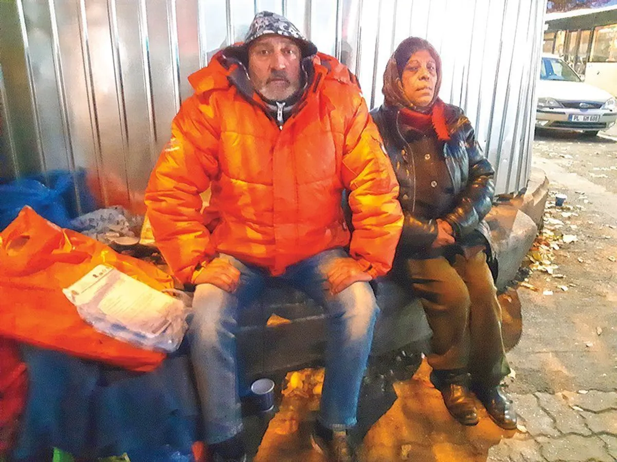 Tanti Vasilica și Ghiță Ionel au dormit în stradă mai bine de o săptămână după evacuarea Casei Hașdeu