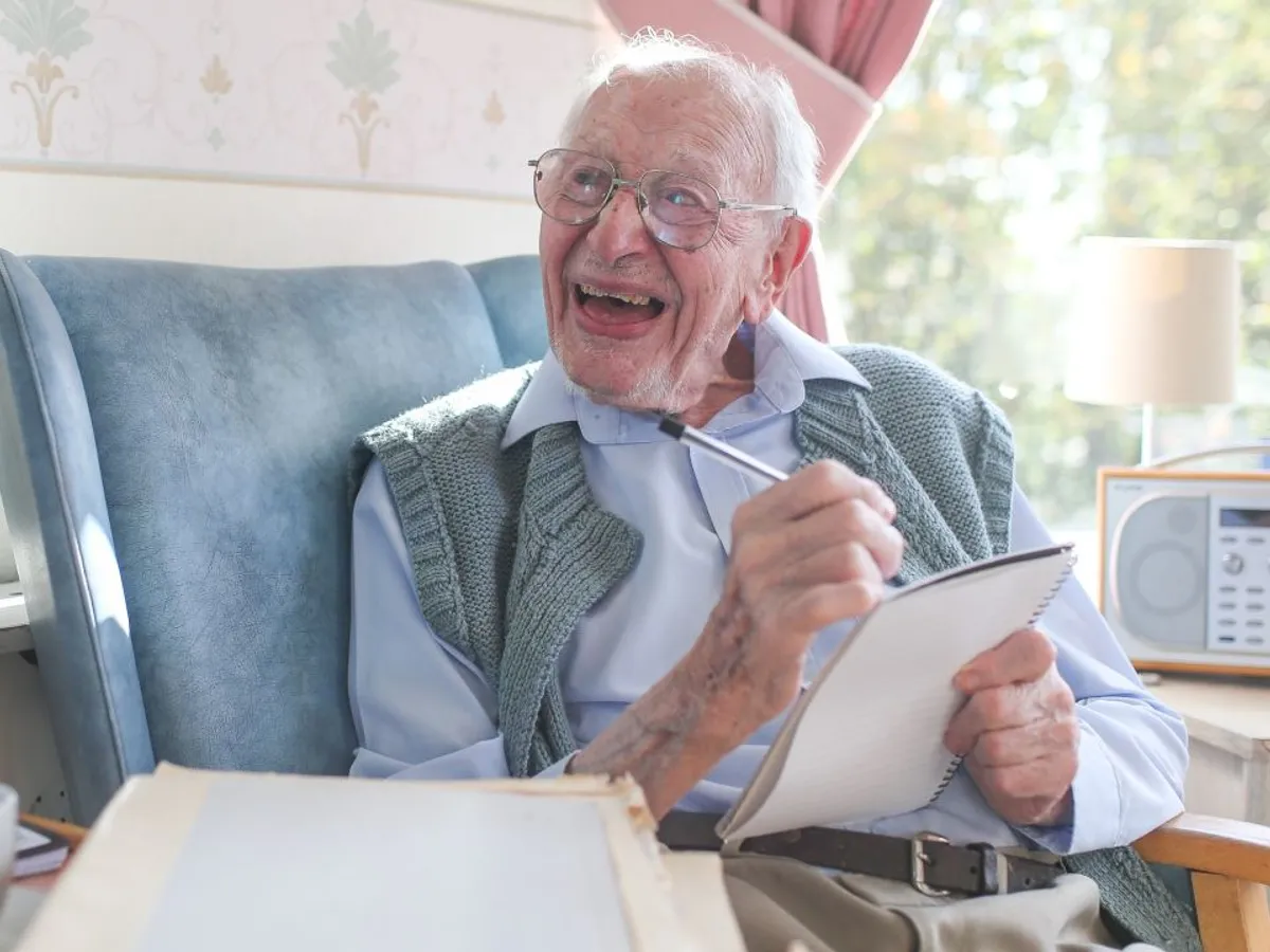 Bărbatul care a stat la pensie mai mulți ani decât a muncit. Care e secretul vieții la 111 ani?