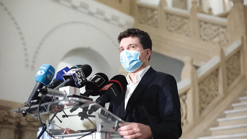 Primarul Nicușor Dan a anunțat că va continua să plătească indemnizația de 500 de lei oamenilor cu dizabilități - Foto: INQUAM PHOTOS/ George Călin