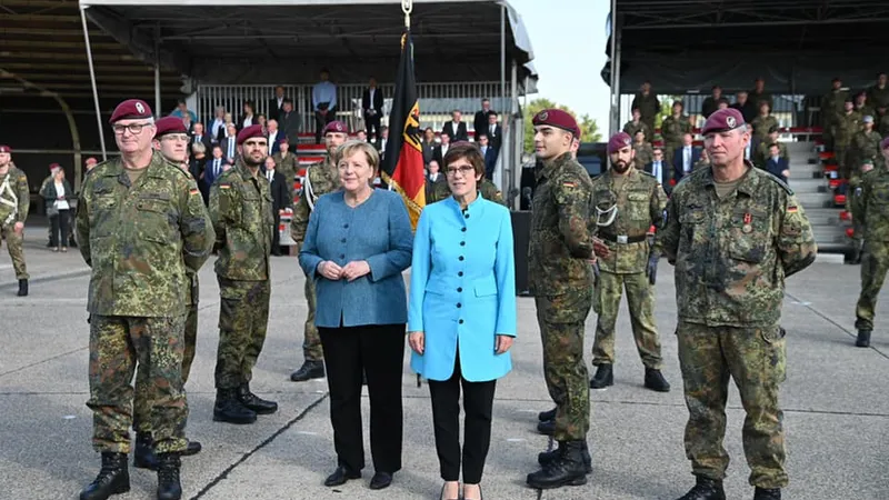 Armata germană, prima instituție din Germania care vrea impunerea vaccinării obligatorie anti-Covid/FOTO: Facebook/Annegret Kramp-Karrenbauer