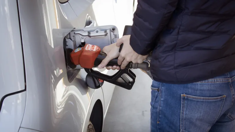 Carburanții sunt în continuă creștere. Un plin costa cu 50% mai mult față de anul trecut/FOTO: Unsplash