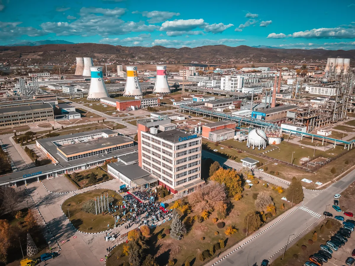 Cel mai mare combinat chimic din România, inaugurat în 1959, dă afară 6.700 de angajați. Energia, prea scumpă
