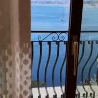 FOTO Cum a fost înșelată o turistă care și-a luat „cameră cu vedere la mare”. Ce a descoperit? - Foto: New York Post