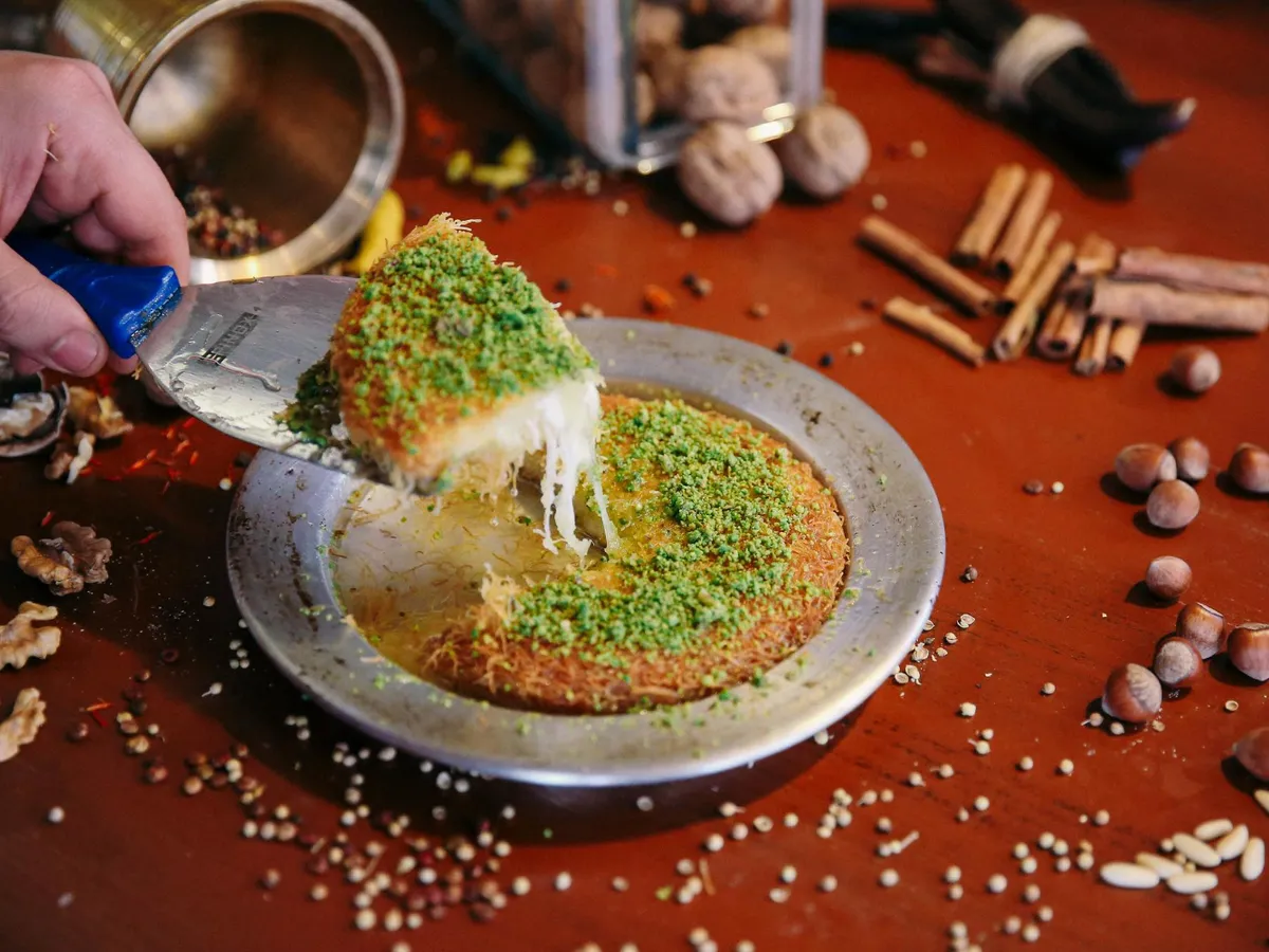 Desertul oriental Kunefe - Foto: Freepik (Imagine cu rol ilustrativ)