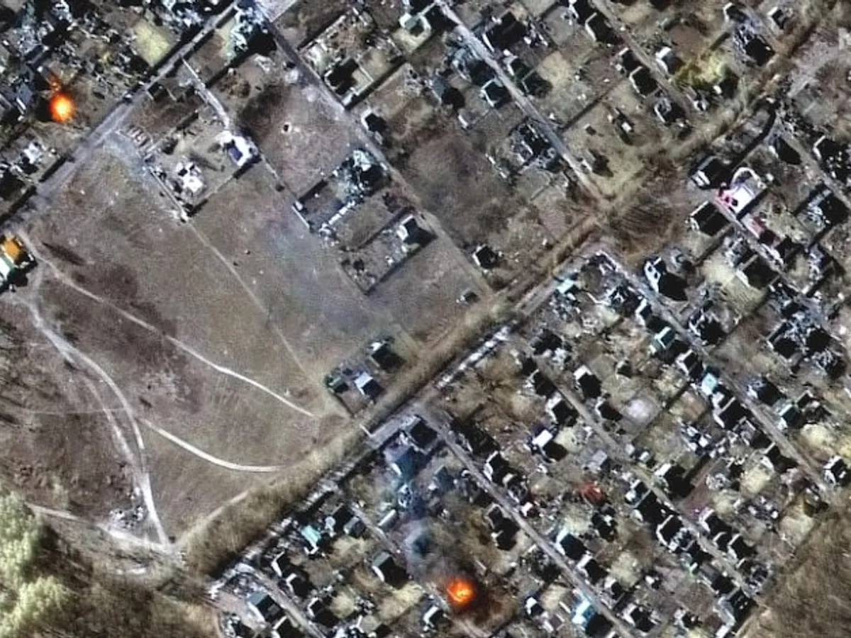 Imaginile din satelit au arătat că unităţile militare ruse continuă să se desfăşoare mai aproape de capitala Kiev şi să tragă focuri de artilerie spre zone rezidenţiale. / Foto: daytonews.com