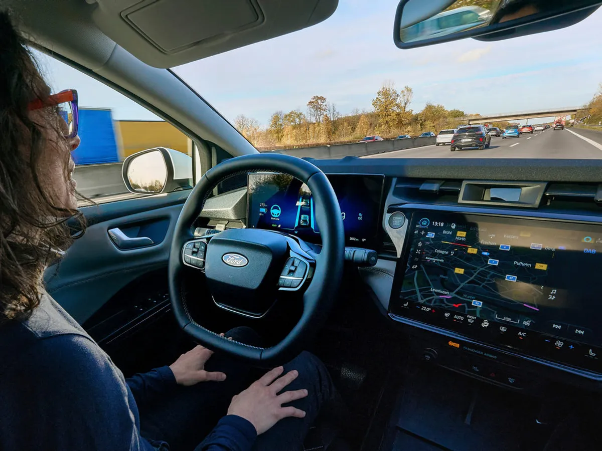 Prima mașină cu sistem de condus autonom făcută în România vine de la Craiova. Nu merge pe drumurile noastre