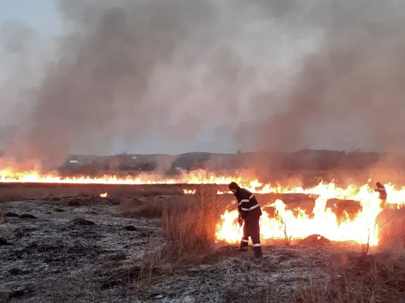 Sancțiuni usturătoare în urma incendiilor de vegetație din țară. 15 dosare penale deschise - Foto: ISU (imagine cu rol ilustrativ)