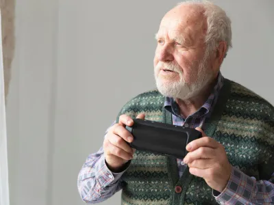 Ajutor la pensie pentru pensionari. Ce șanse sunt să se încarce bani pe cardul de alimente înainte de Paște?