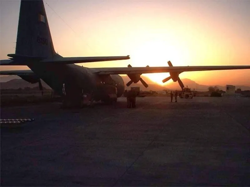 Avionul C-130 Hercules cu 15 cetăţeni români evacuaţi din Kabul a aterizat la Baza Aeriană 90 / news.ro