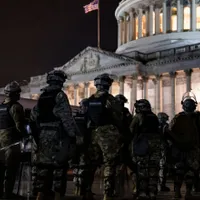 Membri ai Gărzii Naţionale în faţa Capitoliului SUA/FOTO: Getty Images