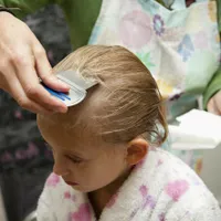 Motivul halucinant pentru care o mamă nu vrea să omoare păduchii fiicei ei. „Eu nu omor ființe vii” - FOTO: GETTY / imagine cu caracter ilustrativ