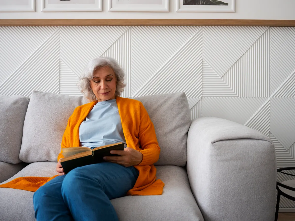 Femeie citind - Foto: Freepik